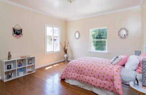Glenview Casa | Fruitvale Gem Waiting for You