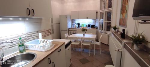 Szeged Apartamento | FSQH UNDER Apartman