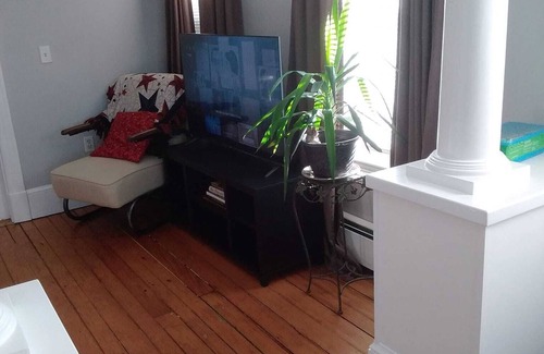 Warren Apartamento | Full 2 bedroom apt in beautiful Warren RInFloor 2