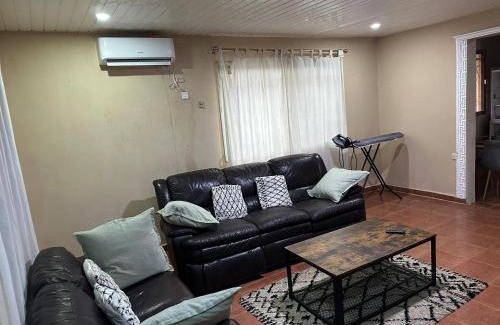 Freetown Casa | Full AirCon- 3Bed Villa- A c- WiFi- HotWater