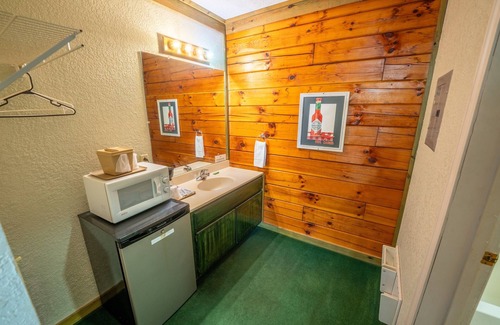 Buchanan Casa | Full and 2 Twin Beds Room