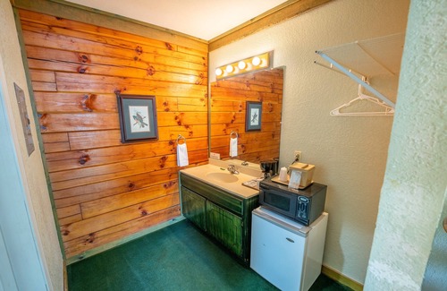 Buchanan Casa | Full and 2 Twin Beds Room