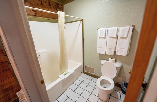 Buchanan Casa | Full and 2 Twin Beds Room