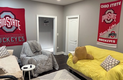 Braselton Apartamento | Full bed, closet, mounted tv. Entire apartment included at this fabulous rate.