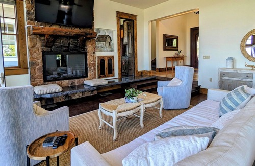 Ramona Casa | Full Circle Farms Getaways and Retreats - French Style Chateau