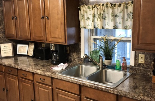 Oak Harbor Casa | Full Duplex upstairs and downstairs near the shores of Lake Erie