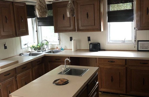 Oak Harbor Casa | Full Duplex upstairs and downstairs near the shores of Lake Erie