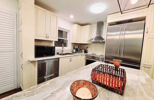 Essa Casa | Full Family Vacation Home
