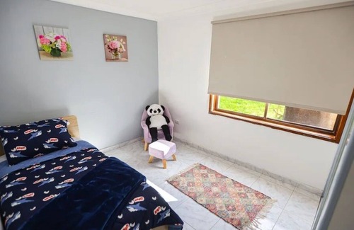 Mangrove Mountain Otro | Full Farm House Stay 9 BR Sleeps 18 at Mangrove Mountain Near Central Coast NSW