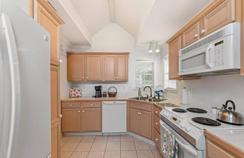 Lafayette Casa | Full Home on Sunstone with fast WiFi and easy access.