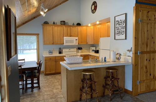 Carp Lake Casa | Alquiler de casas en Paradise Lake. 2. 5 acres con 275 pies de frente al lago y muelle de 50 pies