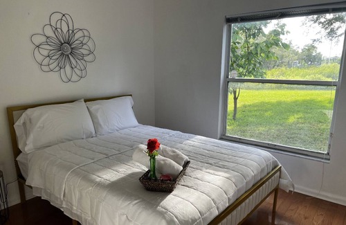 Lake Magdalene Chalet De Esquí | Full house 3bedrooms 2bathrooms spacious back yard and a beautiful views to Lake