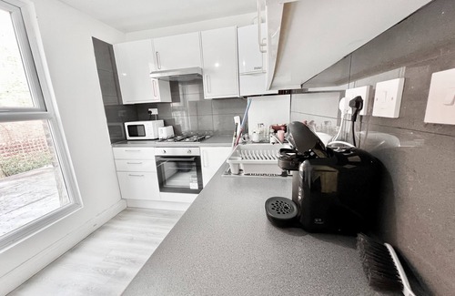 Shepherd's Bush Casa | Full House 5 Rooms 3 Bath London
