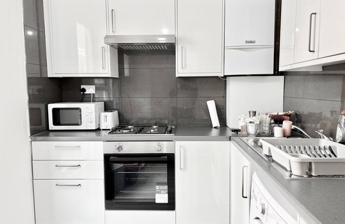 Shepherd's Bush Casa | Full House 5 Rooms 3 Bath London