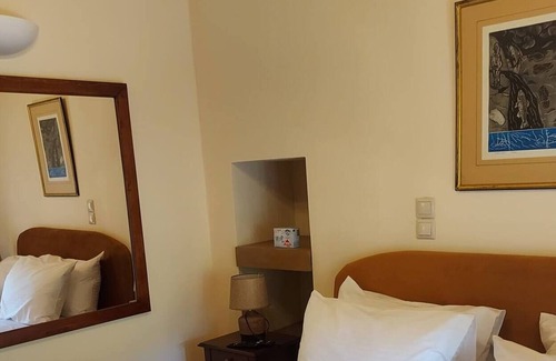 Zarouhla Casa | Full House - Aroania suites