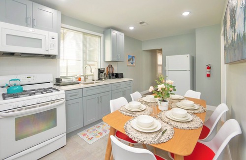 Newark Casa | Full House Family Retreat at The Hillside! W/ Parking & Near EWR & NYC
