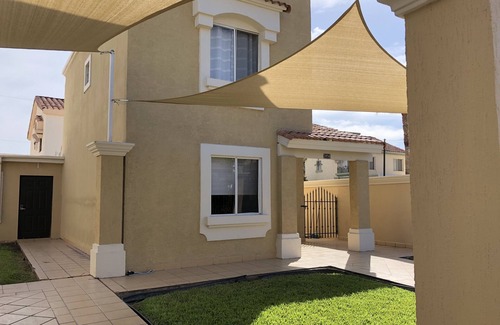 Mexicali Casa | Casa completa en una comunidad cerrada con SEGURIDAD 24/7 - Mucho espacio de estacionamiento
