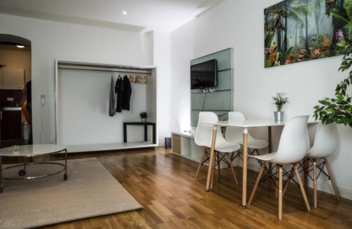 Zentrum-Nord Apartamento | FULL HOUSE Studios - The Jungle Apartment - NETFLIX, WiFi inkl