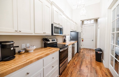 Laurel Apartamento | Full Kitchen, Downtown Laurel Walkable, Coffee Bar