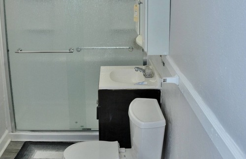 Columbia Casa | Full Kitchen, Fast Wi-Fi, Smart TV, Washer & Dryer, Walk to 5 Points
