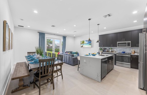 Delray Beach Casa | Luxe & Comfy Villa ~ 5-Star Oasis ~ Heated Saltwater Pool ~ Parking!