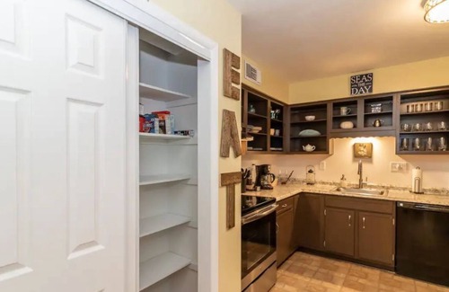 Clifton Park Casa | Full Kitchen,W&D,Wifi,self checkin,driveway prking!