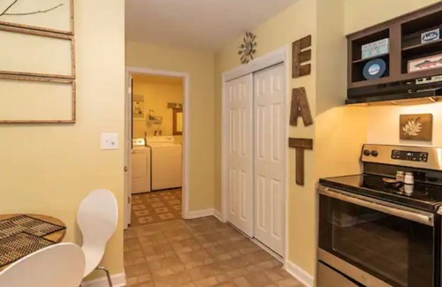 Clifton Park Casa | Full Kitchen,W&D,Wifi,self checkin,driveway prking!