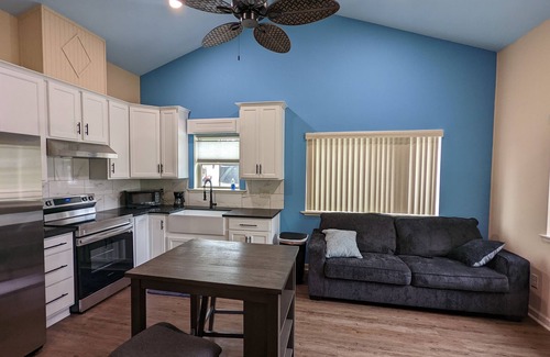 Tifton Cabaña | Full Kitchen with in Unit Washer/Dryer. Private Entrance & no contact check-in