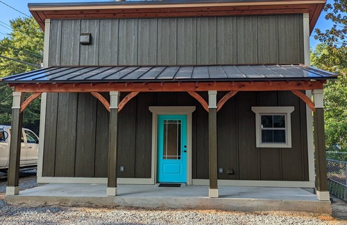 Tifton Cabaña | Full Kitchen with in Unit Washer/Dryer. Private Entrance & no contact check-in