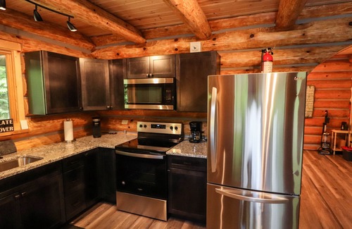 Mercer Casa | Full Log House Near Golf Course & UTV/Snowmobile Trails