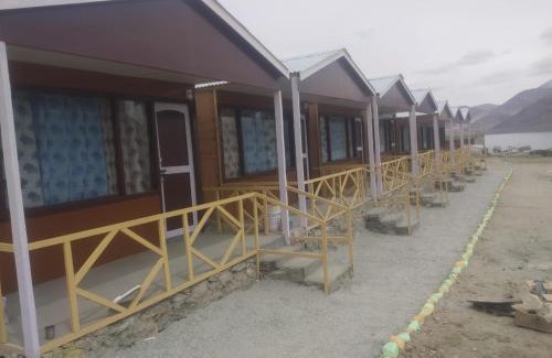 Leh Cama Y Desayuno | Full Moon Cottages Pangong Ladakh by LexStays