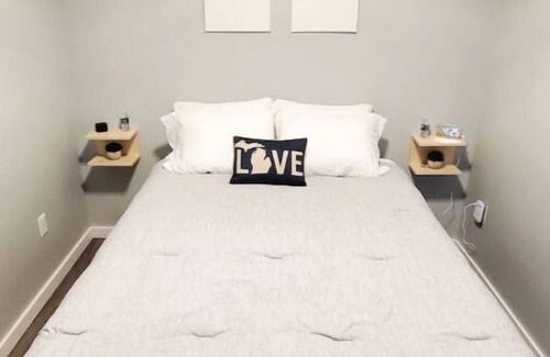 Grand Rapids Apartamento | Full open concept cozy apt- 5 mins from D.T. GR