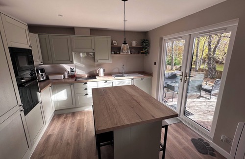 Aviemore Cabaña | ** Full refurb Nov 24 ** Aviemore Cottage in peaceful woodland location