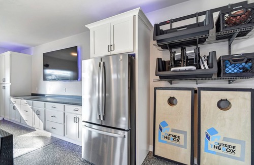 Green Bay Casa | FULL Remodel, loaded Entertainment Garage! Steps to Lambeau, Titletown, Resch!