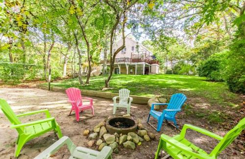 Brewster Casa | Full Sand Volleyball Court Walk to Pond