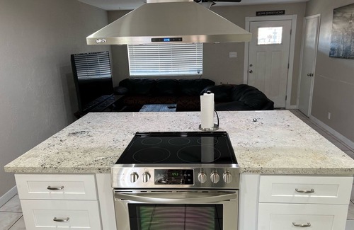 New Papago Parkway Casa | full size house with mini golf good for have a nice relax days