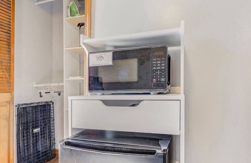 Jonesboro Casa | Full Sized bed and Pet friendly