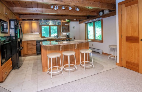Ludlow Casa | Full Ski Season Home -3 BR -2 BA - Nov to Apr... www.tysonbarn.com