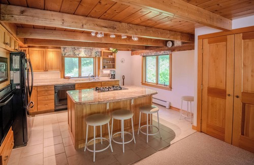 Ludlow Casa | Full Ski Season Home -3 BR -2 BA - Nov to Apr... www.tysonbarn.com