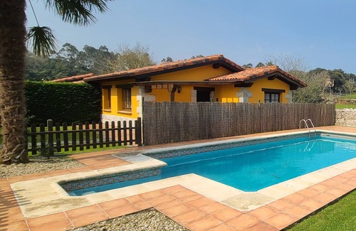 Bricia Cabaña | Apartamento completo amarillo en Llanes