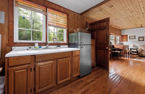 Warren Cabaña | Fuller Camp Small Cottage - Riverside - Private Swimming Hole - 175 Acre Estate