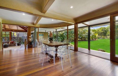Suffolk Park Casa | Fuller Holidays -Ocean House - Beachfront Suffolk Park