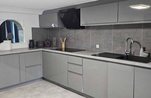 Tremblay-en-France Apartamento | Fully equipped apartment 65 m2 + shared pool