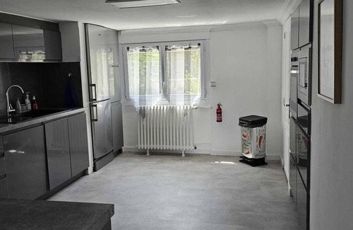 Tremblay-en-France Apartamento | Fully equipped apartment 65 m2 + shared pool