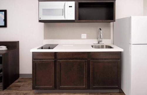 Newnan Hotel | Fully Equipped 2 Room Stay w/ Kitchen Near State Park Trails & Adventures