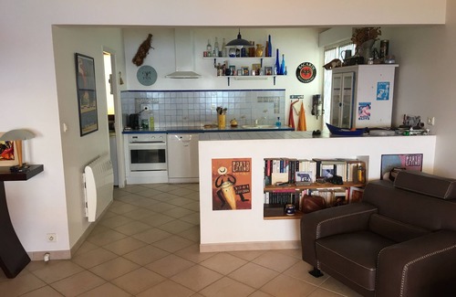 Corse-du-Sud Apartamento | Fully-equipped 3-bedroom apartment with sea view and beach 200 m from restaurants and minimarket.