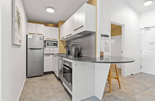 North Creek Apartamento | Fully equipped for beach life & comes well-appointed w/ a light airy open design
