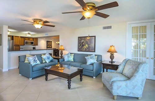 Marathon Hotel | Fully Equipped Kitchen and Pool Access Make this an Easy Choice for your Stay!