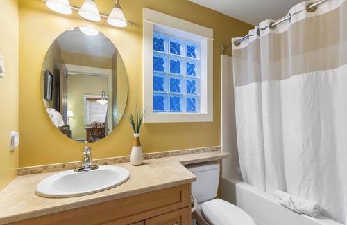 Regional District of Nanaimo Cabina | Fully-equipped near Rathtrevor Beach!