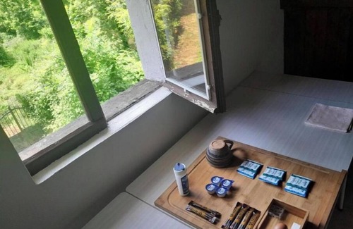 Figeac Apartamento | Fully-equipped, riverside T1 apartment.